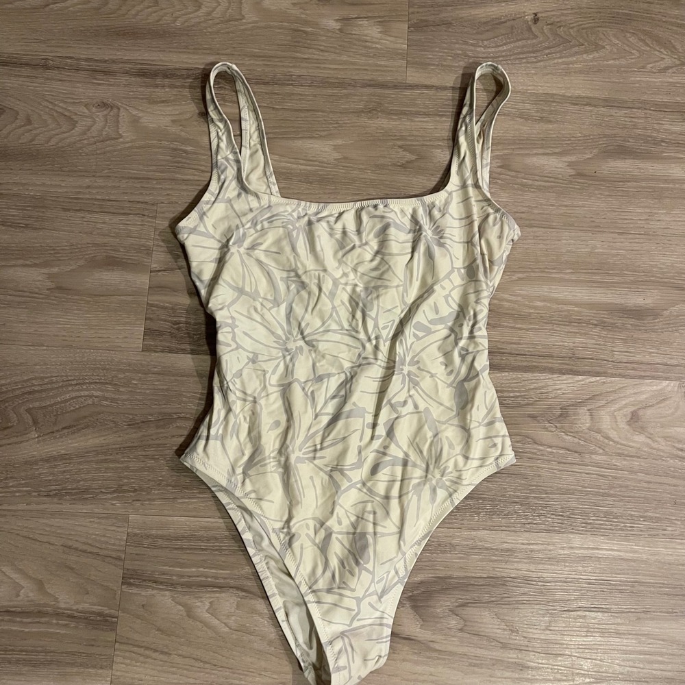 Madewell One Piece Swimsuit White Gray Vacation Beachy Comfortable Built In Bra